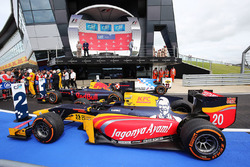 Die Autos von Oliver Rowland, MP Motorsport; Pierre Gasly, Prema Racing; Antonio Giovinazzi, Prema R