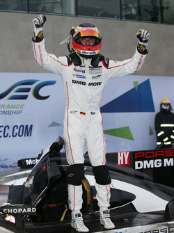 Sieger #1 Porsche Team, Porsche 919 Hybrid: Timo Bernhard in parc ferme