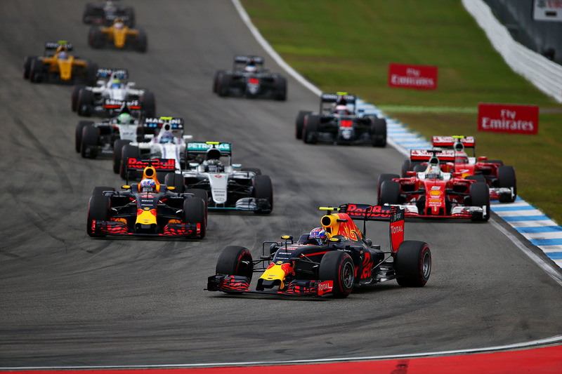 Daniel Ricciardo, Red Bull Racing RB12 and Max Verstappen, Red Bull Racing RB12 at the start of the race