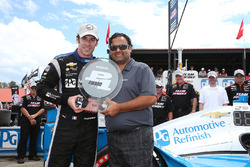 Polesitter Simon Pagenaud, Team Penske Chevrolet