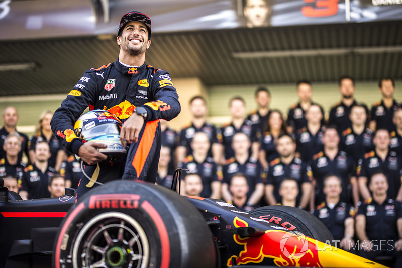 Daniel Ricciardo, Red Bull Racing op de teamfoto van Red Bull Racing