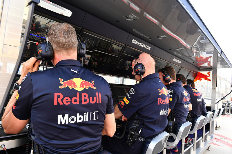 Le muret des stands Red Bull Racing