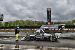 Monoposto ferme in pit lane sotto bandiera rossa: Josef Newgarden, Team Penske Chevrolet