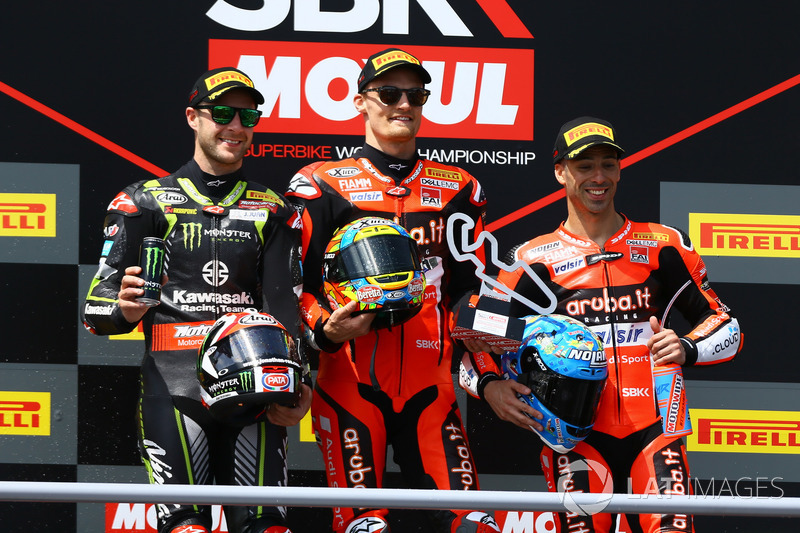 Podium : le deuxième Jonathan Jonathan Rea, Kawasaki Racing, le vainqueur Chaz Davies, Aruba.it Racing-Ducati SBK Team, le troisième Marco Melandri, Aruba.it Racing-Ducati SBK Team