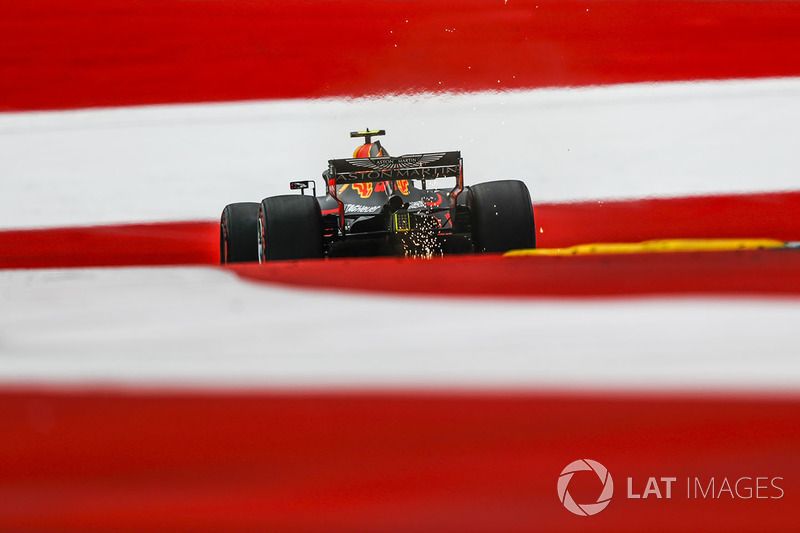Max Verstappen, Red Bull Racing RB14 sparks