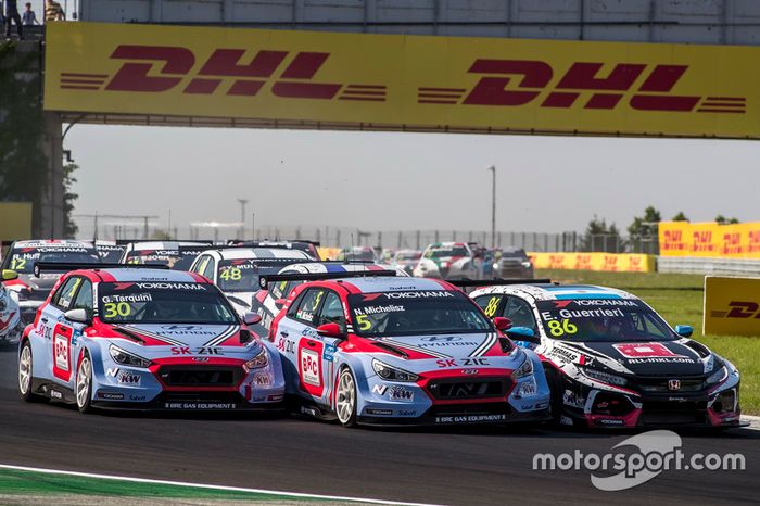 Gabriele Tarquini, BRC Racing Team Hyundai i30 N TCR, Norbert Michelisz, BRC Racing Team Hyundai i30 N TCR, Esteban Guerrieri, ALL-INKL.COM Münnich Motorsport Honda Civic Type R TCR