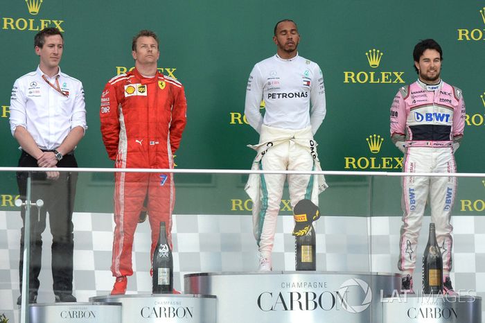 Podio: ganador, Lewis Hamilton, Mercedes-AMG F1, segundo, Kimi Raikkonen, Ferrari, tercero, Sergio Pérez, Force India