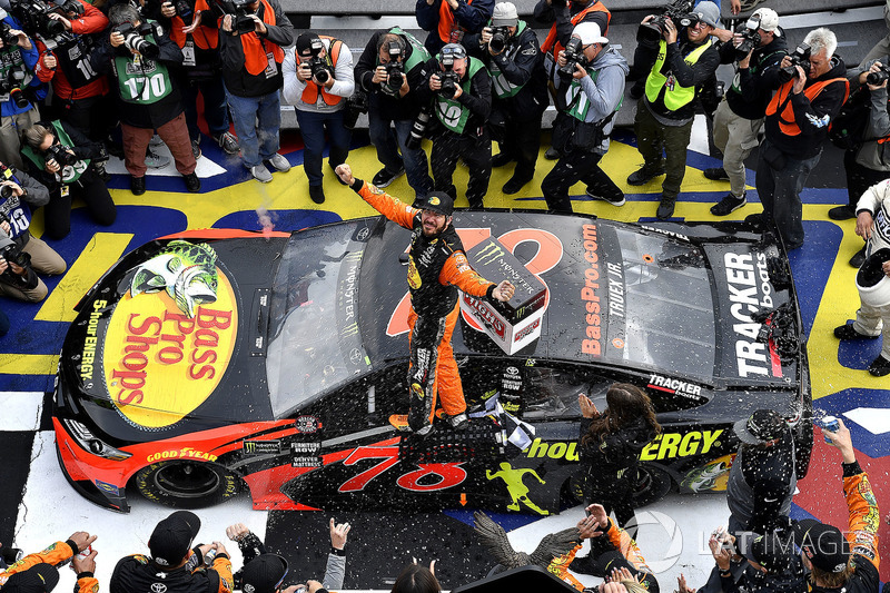 Мартін Трюе, Furniture Row Racing, Toyota Camry Bass Pro Shops/5-hour ENERGY