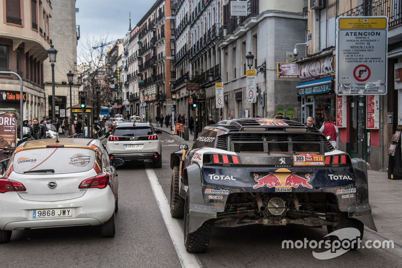 Карлос Сайнс, Лукас Крус, Peugeot Sport на улицах Мадрида