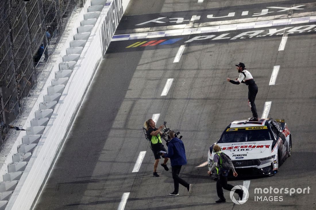 Ryan Blaney, Equipo Penske, Discount Tire Ford Mustang