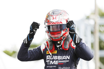 Il vincitore della gara Tadasuke Makino, RUSSIAN TIME