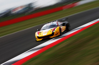 #66 JMW Motorsport Ferrari F488 GTE: Liam Griffin, Alex MacDowall, Miguel Molina