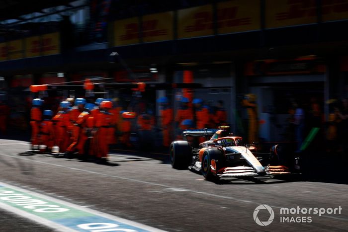 Lando Norris, McLaren MCL36, sale de boxes