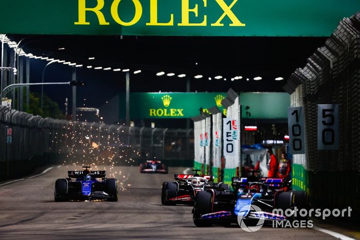 Esteban Ocon, Alpine A524, Kevin Magnussen, Haas VF-24, Alex Albon, Williams FW46