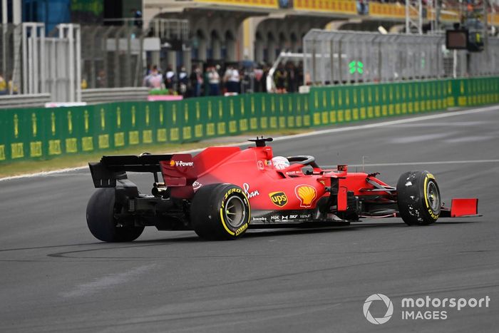 Charles Leclerc, Ferrari SF21, hace un trompo