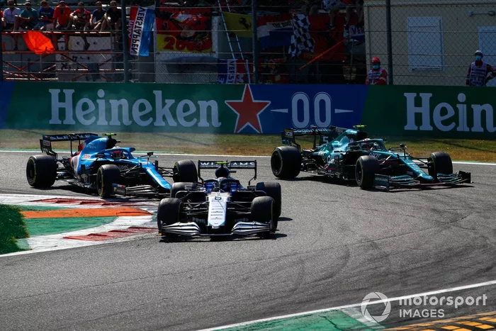 Nicholas Latifi, Williams FW43B, Sebastian Vettel, Aston Martin AMR21, Esteban Ocon, Alpine A521