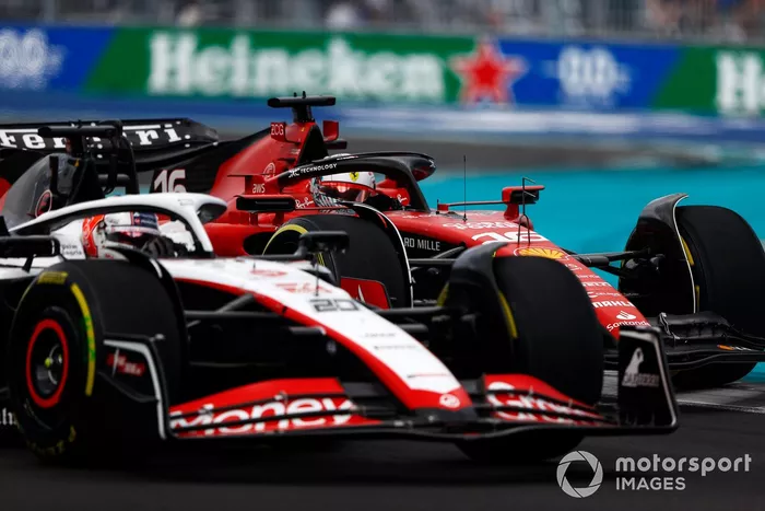 Kevin Magnussen, Haas VF-23, lucha con Charles Leclerc, Ferrari SF-23