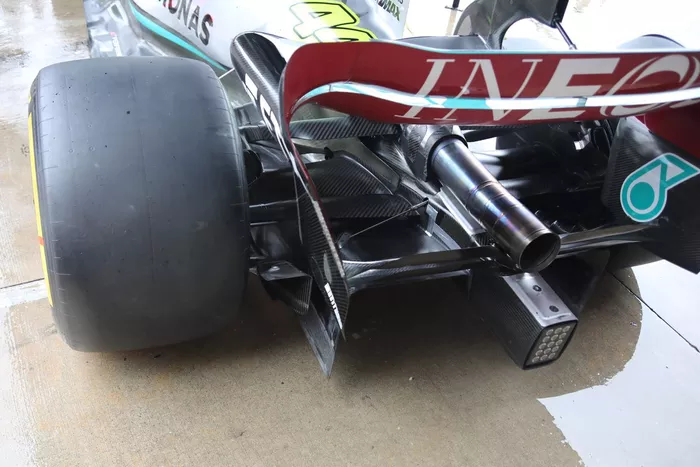 Detalle del difusor trasero del Mercedes W13 