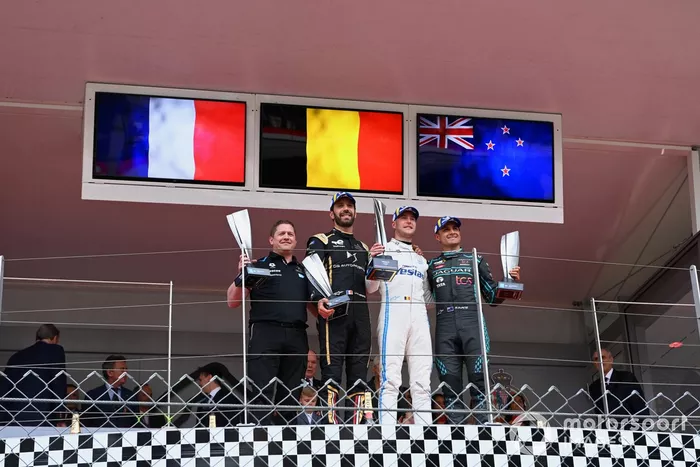Podio: tercer lugar Jean-Eric Vergne, DS Techeetah, ganador Stoffel Vandoorne, Mercedes-Benz EQ, segundo lugar Mitch Evans, Jaguar Racing