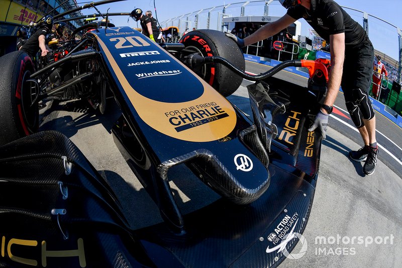Kevin Magnussen, Haas F1 Team VF-19, in the pits during practice