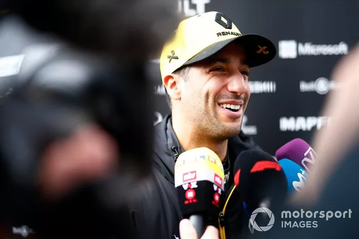 Daniel Ricciardo, Renault F1 Team con los medios