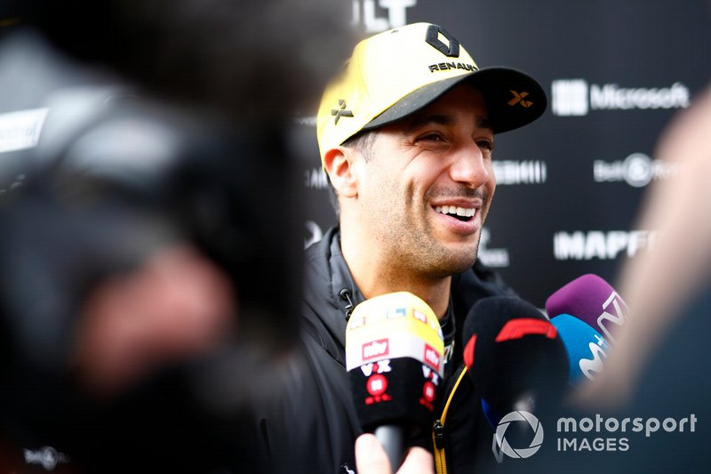 Даніель Ріккардо, Renault F1 Team , говорить з медіа