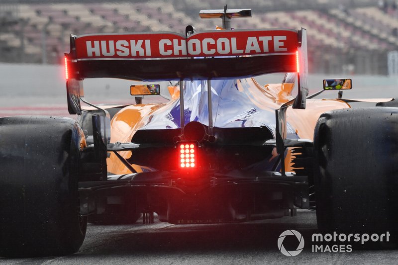 Feu rouge à l'arrière de la monoplace de Lando Norris, McLaren MCL34