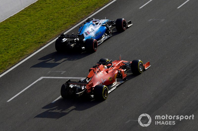George Russell, Williams FW42, precede Sebastian Vettel, Ferrari SF90