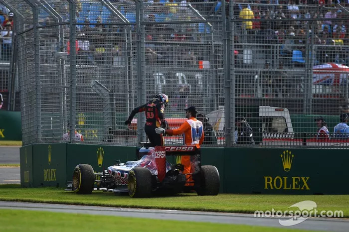 Max Verstappen, Toro Rosso STR10 Renault se retira