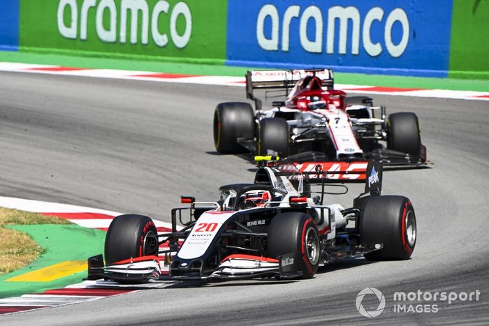 Kevin Magnussen, Haas VF-20, Kimi Raikkonen, Alfa Romeo Racing C39