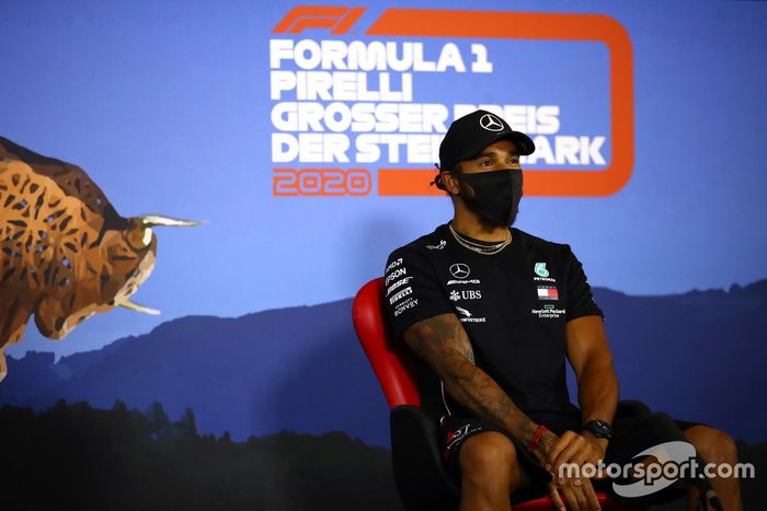 Lewis Hamilton, Mercedes-AMG Petronas F1 en la conferencia de prensa
