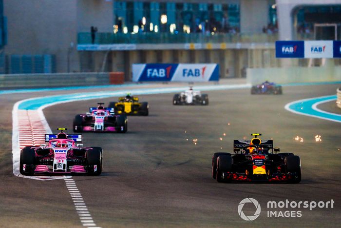 Max Verstappen, Red Bull Racing RB14, Esteban Ocon, Racing Point Force India VJM11, Sergio Pérez, Racing Point Force India VJM11, y Carlos Sainz Jr., Renault Sport F1 Team R.S. 18