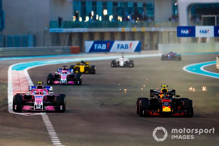 Max Verstappen, Red Bull Racing RB14, Esteban Ocon, Racing Point Force India VJM11, Sergio Pérez, Racing Point Force India VJM11, y Carlos Sainz Jr., Renault Sport F1 Team R.S. 18
