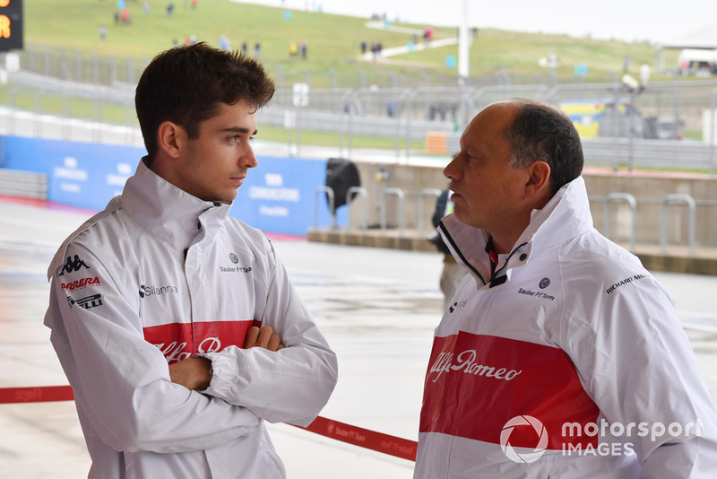 Charles Leclerc, Alfa Romeo Sauber F1 Team e Frederic Vasseur, Team Principal, Alfa Romeo Sauber F1 Team
