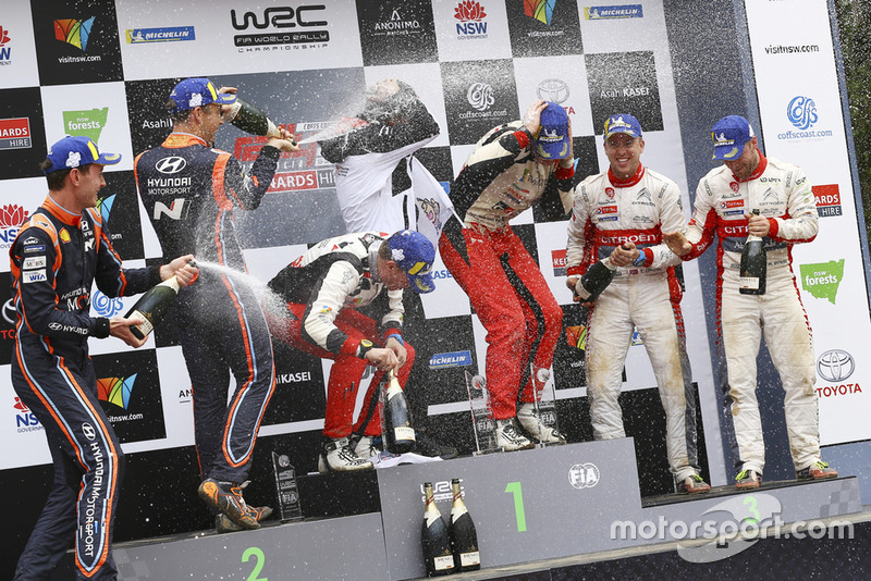 Jari-Matti Latvala, Miikka Anttila, Toyota Gazoo Racing, al secondo posto Hayden Paddon, Sebastian Marshall, Hyundai Motorsport, al terzo posto Mads Ostberg, Torstein Eriksen, Citroën World Rally Team