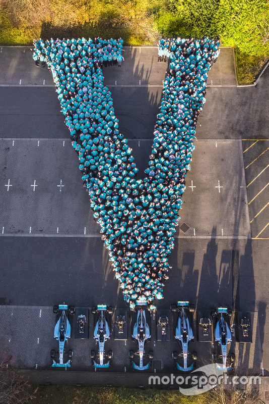 Mercedes AMG F1 viert de wereldtitels van 2018