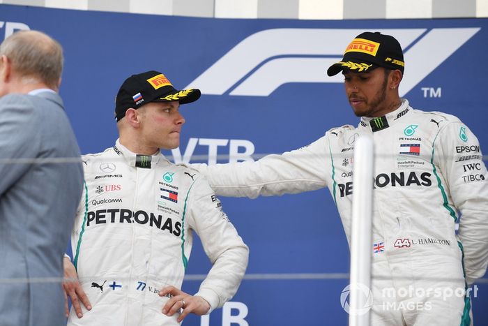 Podio: ganador de la carrera Lewis Hamilton, Mercedes AMG F1 y segundo lugar Valtteri Bottas, Mercedes AMG F1