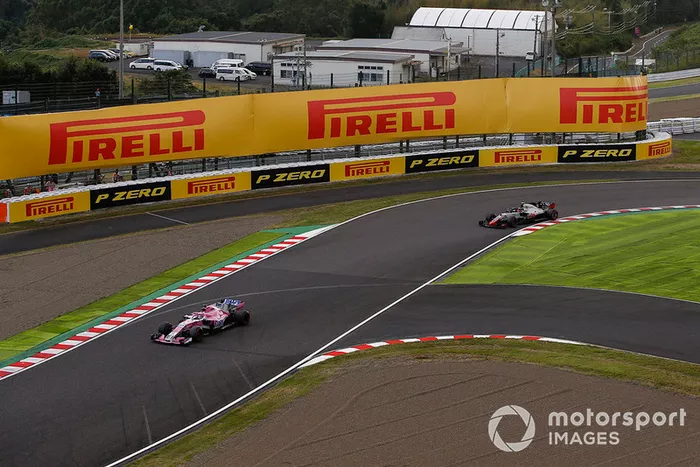 Esteban Ocon, Racing Point Force India VJM11 y Kevin Magnussen, Haas F1 Team VF-18 