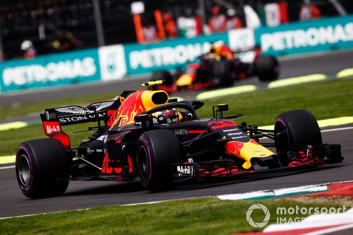 Max Verstappen, Red Bull Racing RB14, y Daniel Ricciardo, Red Bull Racing RB14