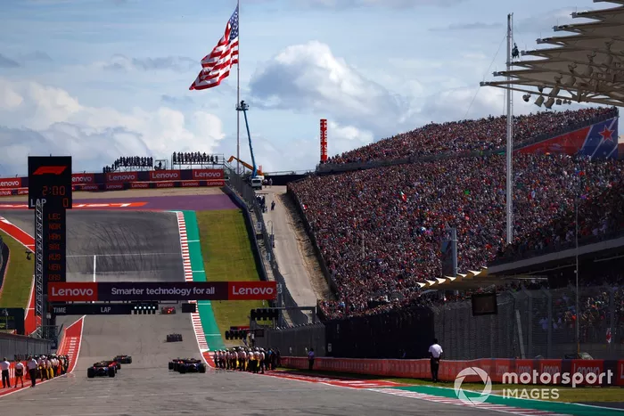 Charles Leclerc, Ferrari SF-23, en la vuelta de formación