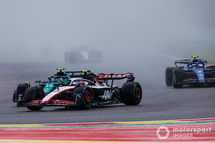 Nico Hulkenberg, Haas VF-23, Fernando Alonso, Aston Martin AMR23, Logan Sargeant, Williams FW45