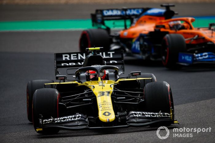 Esteban Ocon, Renault F1 Team R.S.20, Carlos Sainz Jr., McLaren MCL35