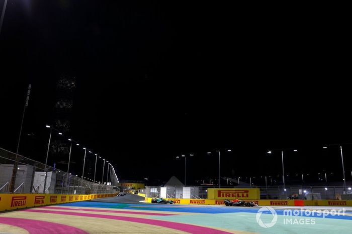 Sergio Pérez, Red Bull Racing RB19, Fernando Alonso, Aston Martin AMR23