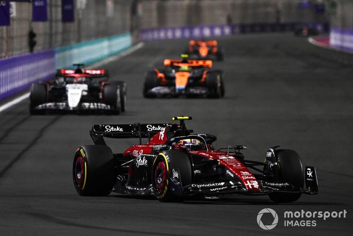 Zhou Guanyu, Alfa Romeo C43, Nyck de Vries, AlphaTauri AT04