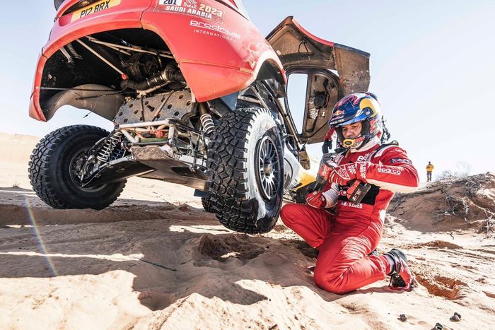 #201 Bahrain Raid Xtreme Prodrive: Sebastien Loeb, Fabian Lurquin, crash
