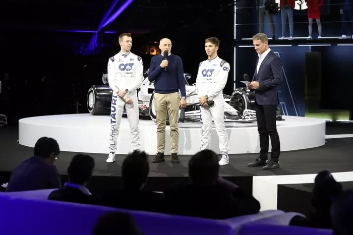 Daniil Kvyat, AlphaTauri, Franz Tost, Team Principal Scuderia AlphaTauri, Pierre Gasly, AlphaTauri, David Coulthard