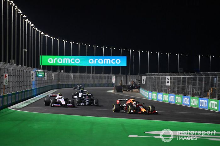 Max Verstappen, Red Bull Racing RB16B, Mick Schumacher, Haas VF-21, Pierre Gasly, AlphaTauri AT02