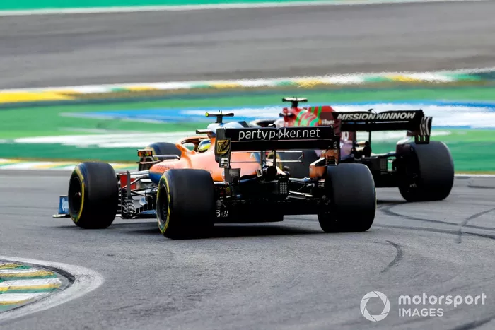 Charles Leclerc, Ferrari SF21, lucha con Lando Norris, McLaren MCL35M