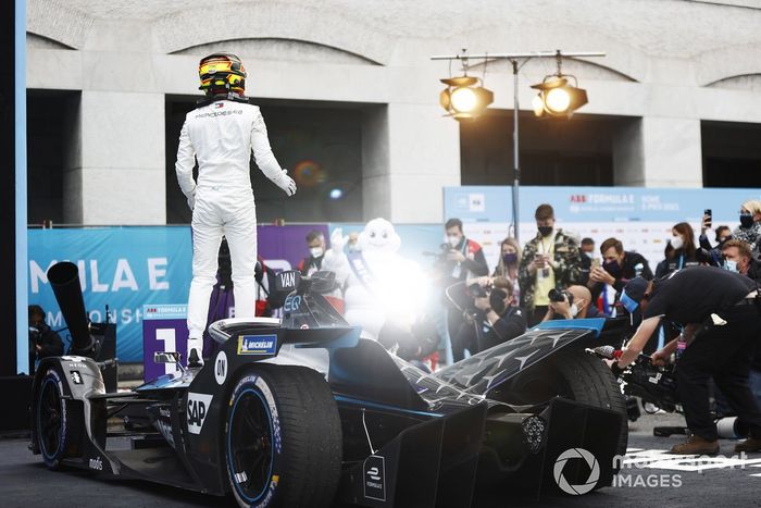 Stoffel Vandoorne, Mercedes-Benz EQ celebra la victoria en el parque cerrado