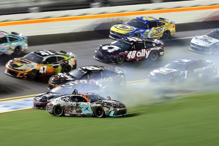 Bubba Wallace, 23XI Racing Toyota, Kyle Busch, Richard Childress Racing Chevrolet